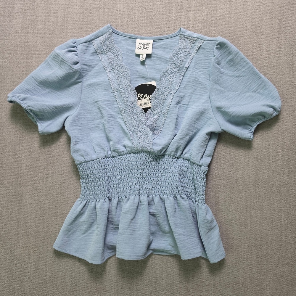 Planet Heart Peplum Top Women Small Blue Lace V-Neck Smocked Waist AHJW810